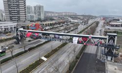 Menderes Bulvarı’ndaki Modern Yaya Üst Geçidi Açılıyor