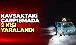 Kavşaktaki Çarpışmada 2 Kişi Yaralandı