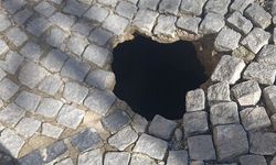 Tarihi altyapı çöktü, yol trafiğe kapatıldı