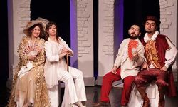‘Biz Aşık Değiliz’ sahnede