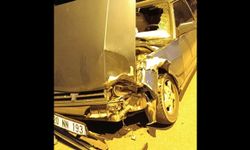 Buldan’da iki otomobil kavşakta çarpıştı; 1 yaralı