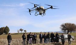 Çiftçiye dronlu gübreleme desteği