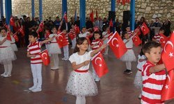 Babadağlı çocukların 23 Nisan coşkusu göz doldurdu