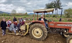 Pütün tütün üreticiyle tarlada buluştu