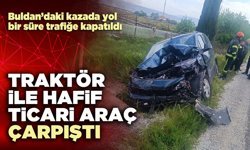 Buldan’da traktör ile hafif ticari araç çarpıştı
