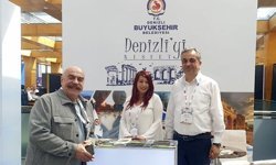 Ünlü oyuncu Ezel Akay’dan Denizli standına ziyaret