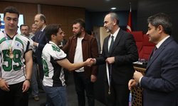 Pamukkale Horozları şampiyonluk kupası ve madalyalarını aldı