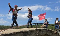 Tavas'ta tarihi mekanlarda zeybek coşkusu yaşandı