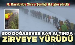 500 Doğasever kar altında zirveye yürüdü