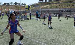 Pamukkale’de mini voleybol şenliği