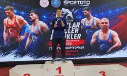 Denizlili güreşçi çifte şampiyonluk yaşadı