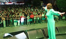 Honaz Kiraz Festivali'nde Reyhan Karaca Rüzgarı