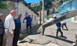 Murat Kumral beton yol çalışmalarını yerinde inceledi