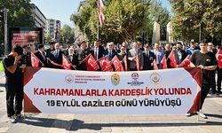 Gaziler "Kahramanlarla Kardeşlik Yolunda" yürüyüşü gerçekleştirdi