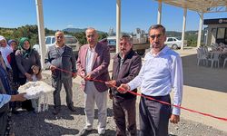 Asfaltladığı yolu törenle hizmete açtı