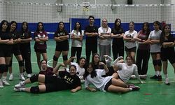 Liseli voleybolcular ilk idmanına çıktı