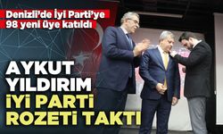Aykut Yıldırım İyi Parti rozeti taktı