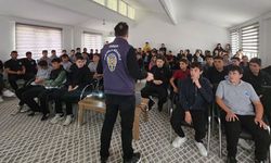 Polisten öğrenci, veli ve kamu personeline eğitim