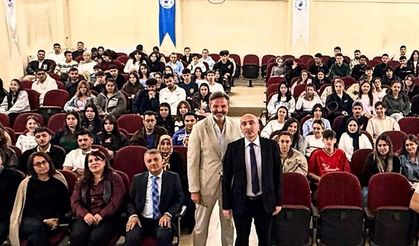 Deneyimlerini üniversiteli gençlerle paylaştı