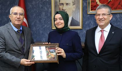 AK Parti Genel Başkan Yardımcısı Kaya’ya anlamlı hediye