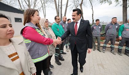 Ertemur belediye çalışanlarıyla bayramlaştı