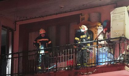 Balkondaki kombi alev aldı