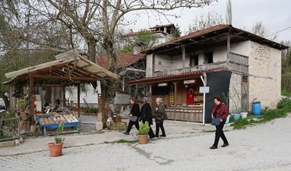 Burdurlu turistler Çameli'ne çıkarma yaptı