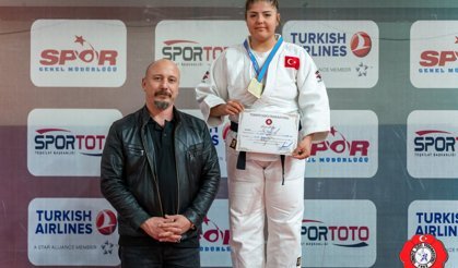 Münife’den altın madalya