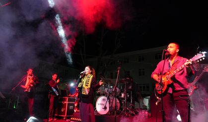 19 Mayıs Coşkusu Çardak’ta Mahperi Konseriyle Taçlandı