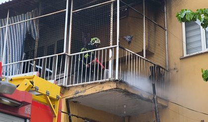 Balkonda yanan koltuk paniğe neden oldu