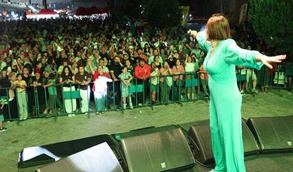 Honaz Kiraz Festivali'nde Reyhan Karaca Rüzgarı