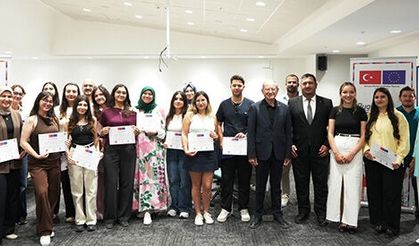 Denizli Büyükşehir’le gençler dijitalleşiyor