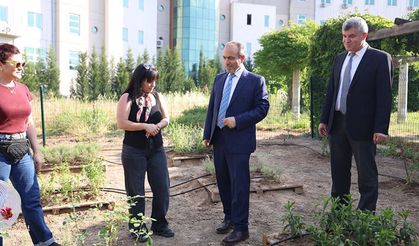 Rektör Güngör Tripolium Gastrobahçe’yi ziyaret etti