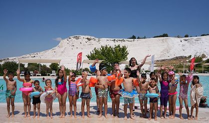 Pamukkale’de “Annemle Yüzmenin Tam Zamanı” projesi devam ediyor