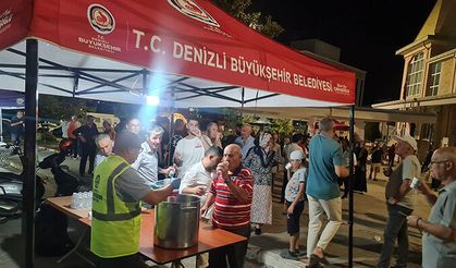 Mevlid Kandili’nde gönüllere dokunan ikram