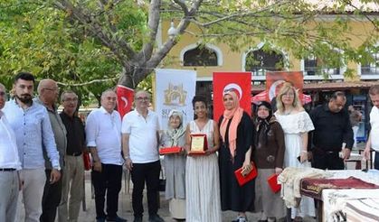 Moda Tasarımı öğrencisinden Dokuma Yarışmasında Derece Geldi