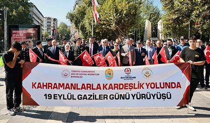 Gaziler "Kahramanlarla Kardeşlik Yolunda" yürüyüşü gerçekleştirdi