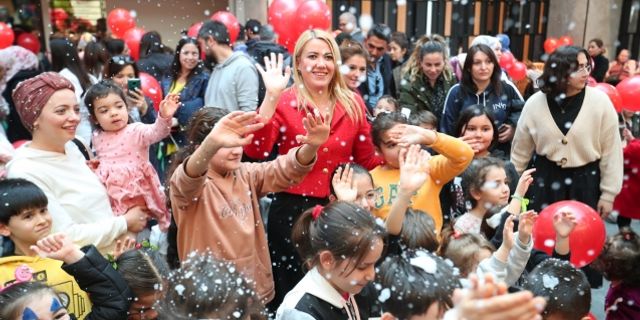Minikler ‘Masal Saati’ne Yoğun İlgi Gösterdi