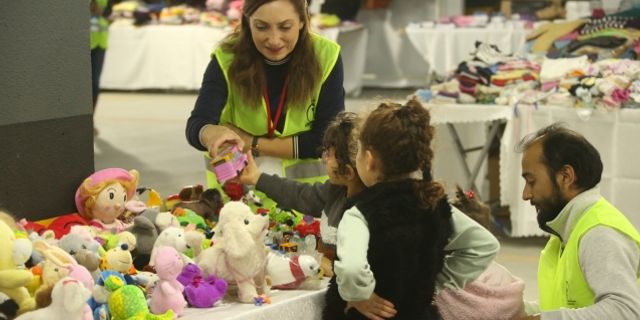 Dayanışma Merkezi Depremzedelerin İhtiyacını Karşılıyor