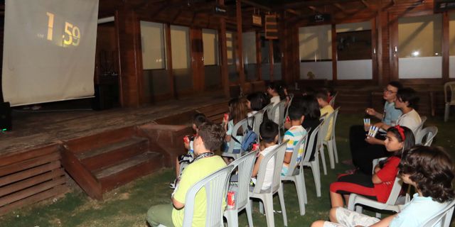 Pamukkale Belediyesi Çocuk Meclisi Üyelerinin Açık Havada Sinema Keyfi