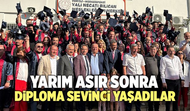 Denizli’de Meslek Erbapları Yarım Asır Sonra Diploma Sevinci Yaşadı