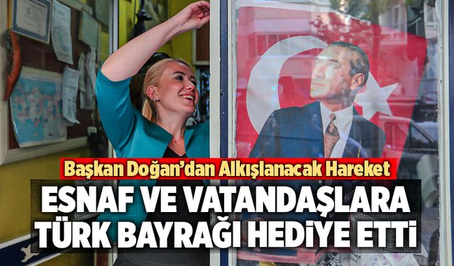 Başkan Doğan, Esnaf Ve Vatandaşlara Türk Bayrağı Hediye Etti