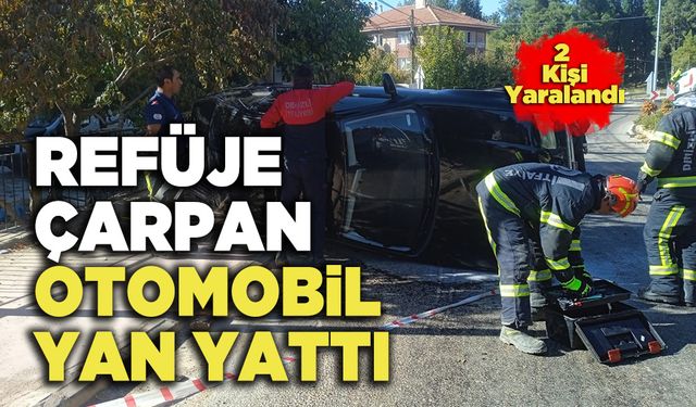 Refüje Çarpan Otomobil Yan Yattı; 2 Yaralı