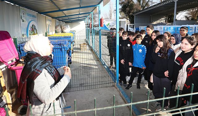 Öğrenciler Atık Yönetimini Öğreniyorlar