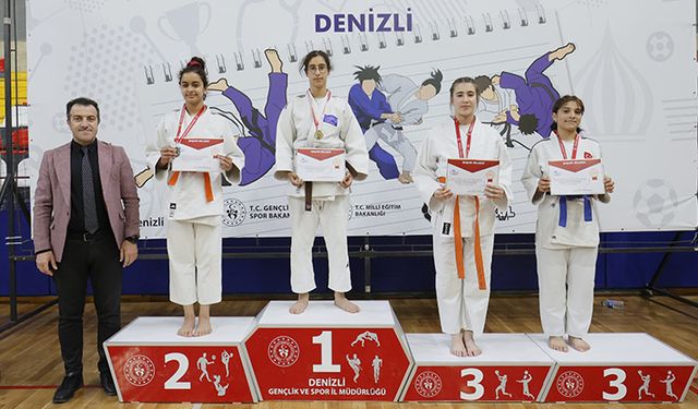 242 Sporcu madalya için ter döktü