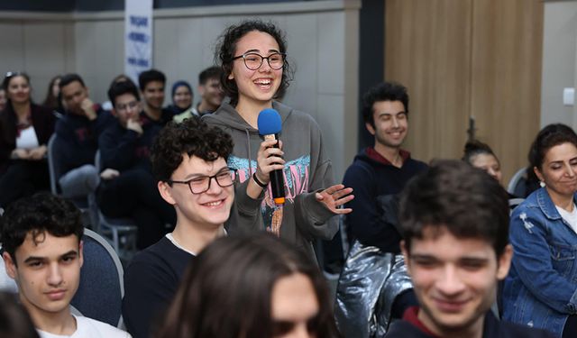 Akademisyenler öğrencilere PAÜ’ni tanıttı
