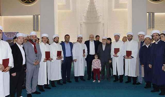 Eğitimlerini tamamlayan din görevleri icazetlerini aldı