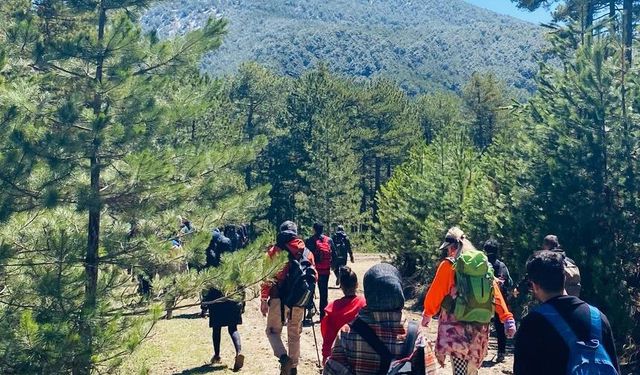 Denizli'de 90 Dağcı Karagöl Doğa Yürüyüşünde Buluştu