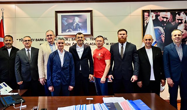 Kızıl Ordu Korosu Çavuşoğlu’nu  ziyaret etti