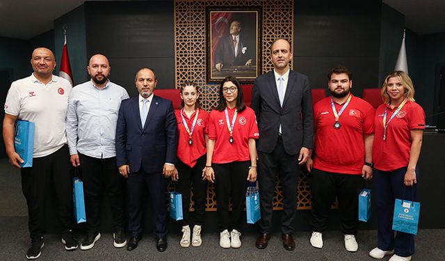 PAÜ’de öğrenciler ödüllendirildi